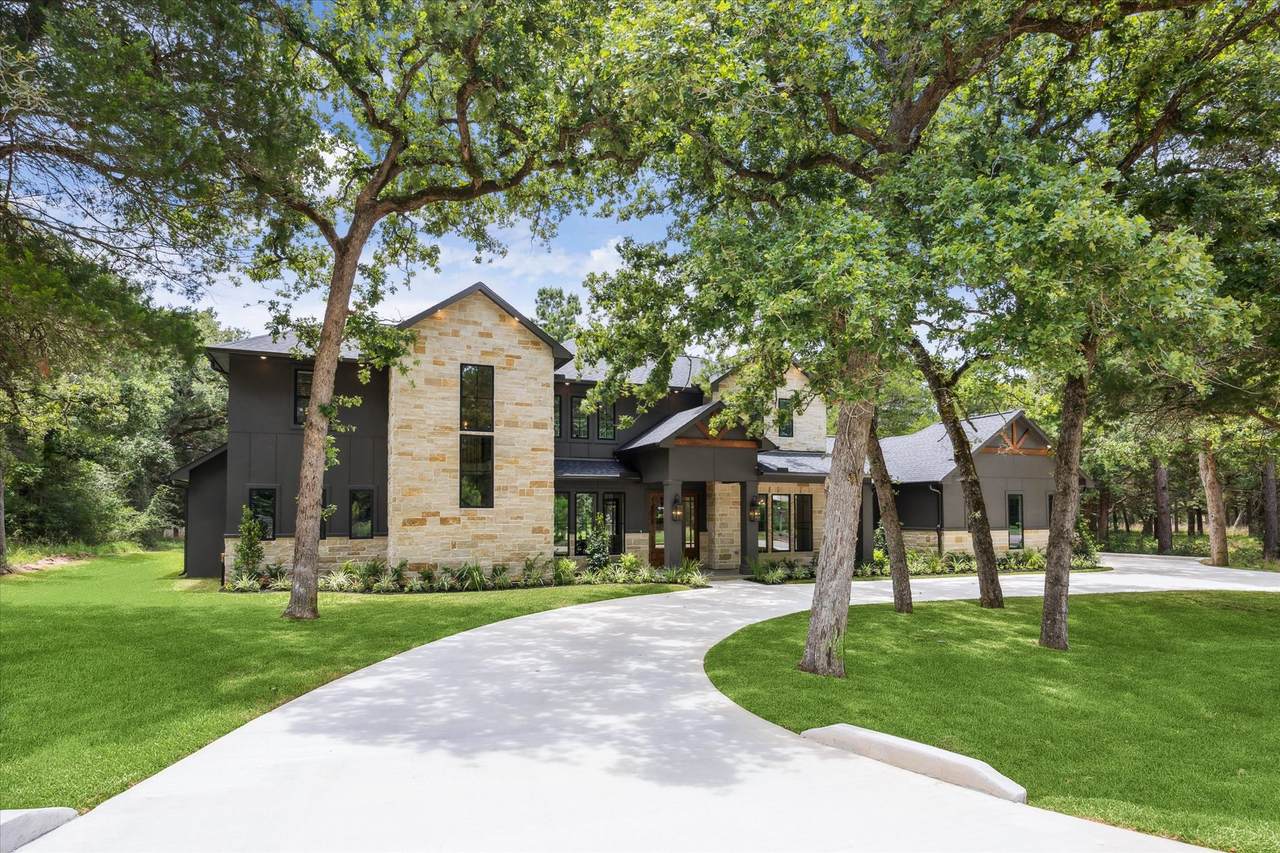 211 St Andrews Drive - Photo 1