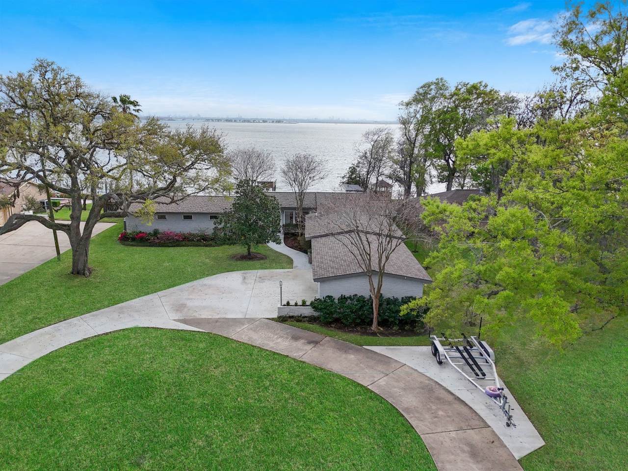 138 Burnett Drive - Photo 1