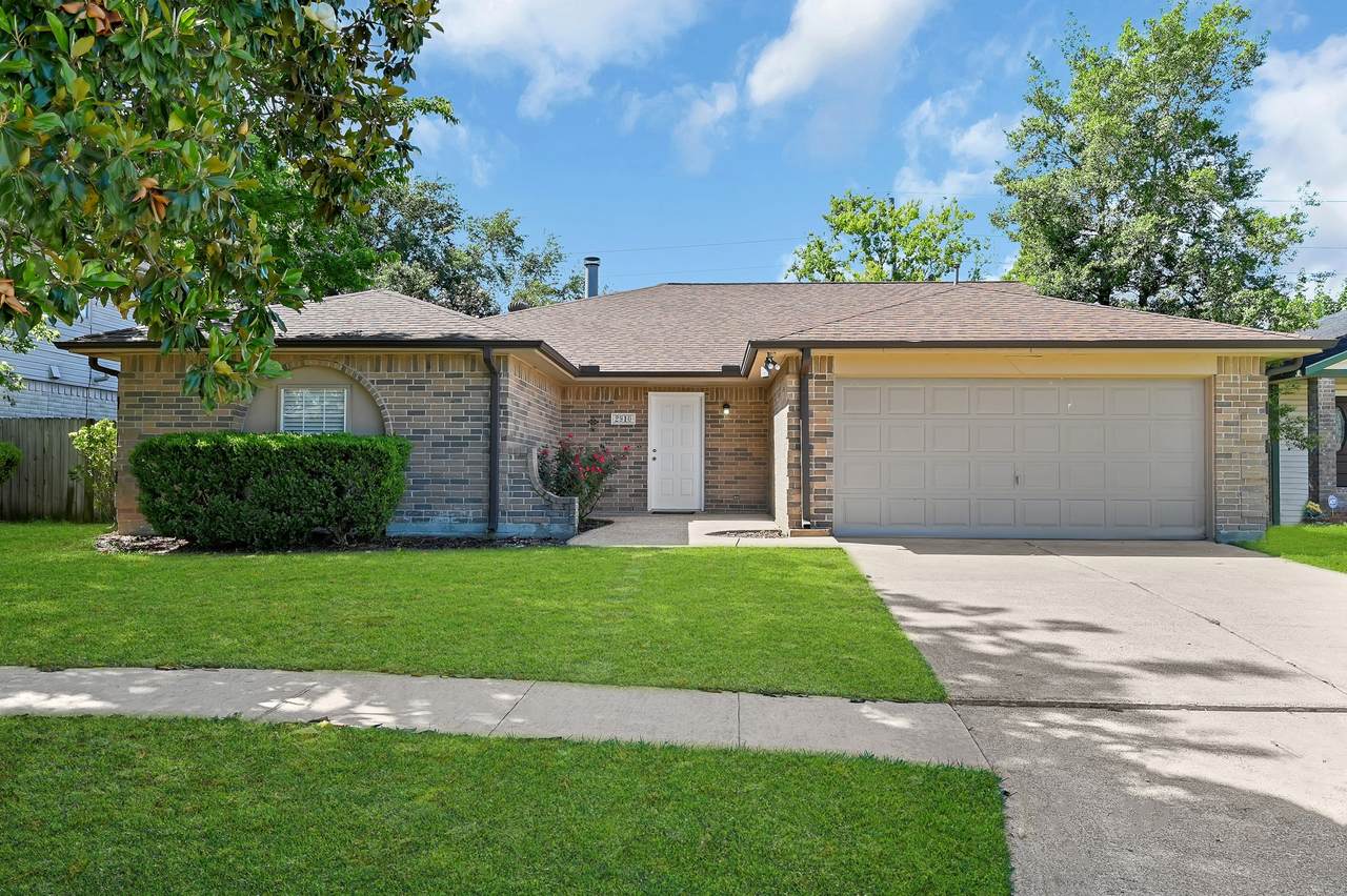 2910 Norwich Street - Photo 1