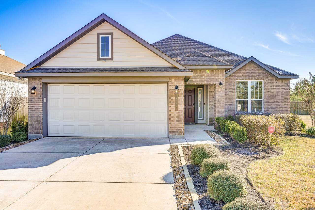 204 Shoreview Drive - Photo 1