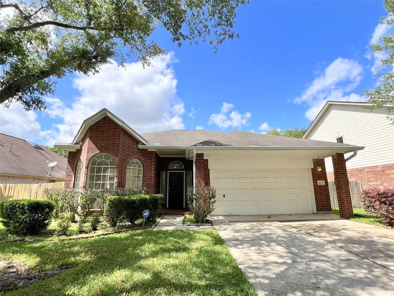 4723 Silverlake Drive - Photo 1