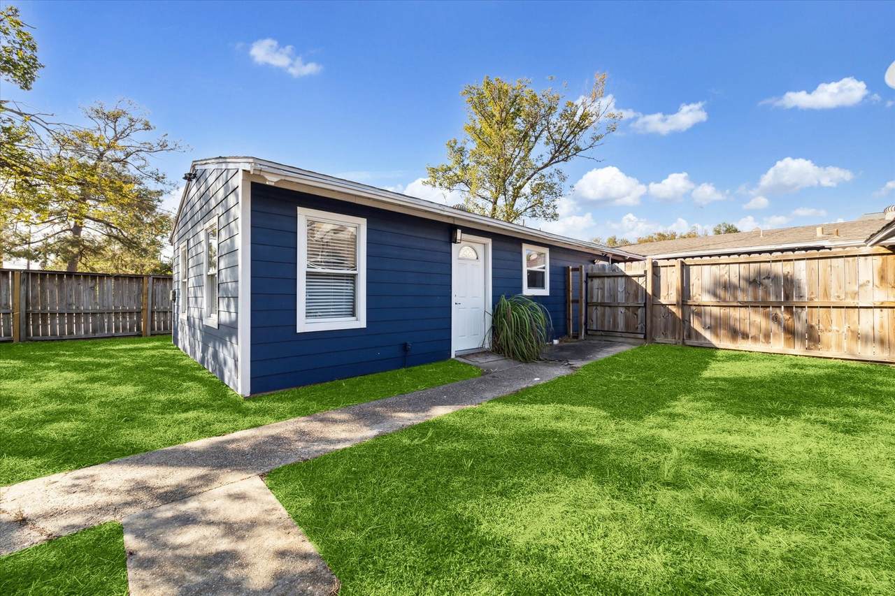1147 Du Barry Lane - Photo 1