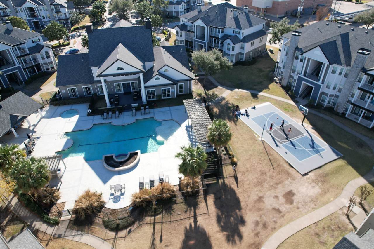 15000 Airport Boulevard - Photo 1