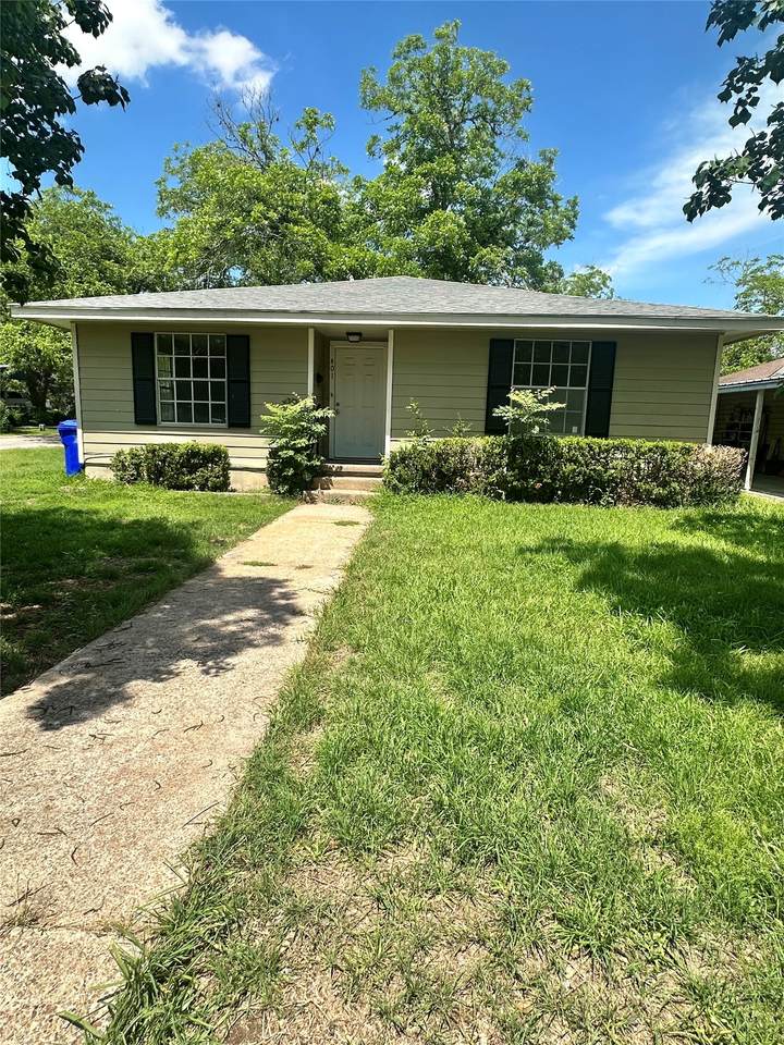 401 Walnut - Photo 1
