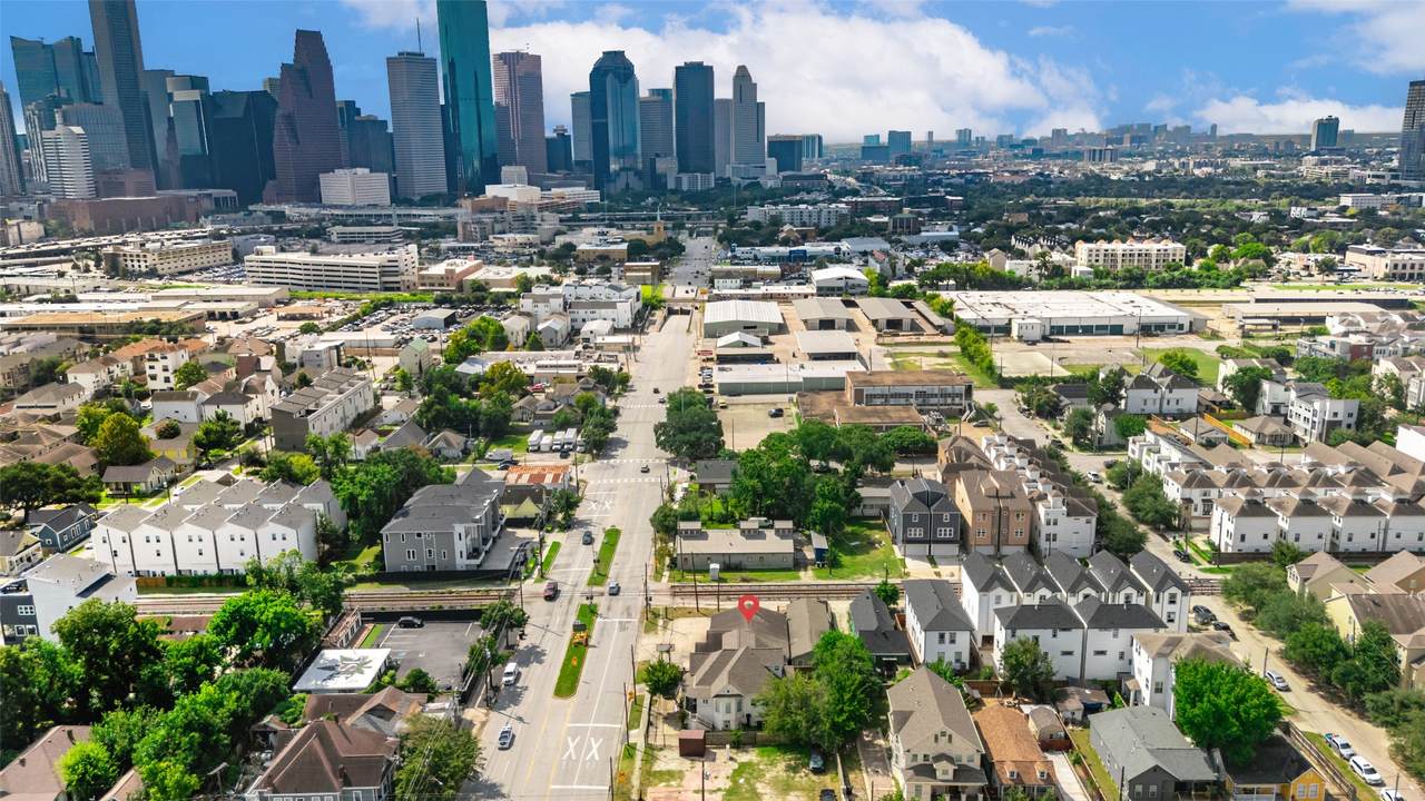 1607 Houston Avenue - Photo 1