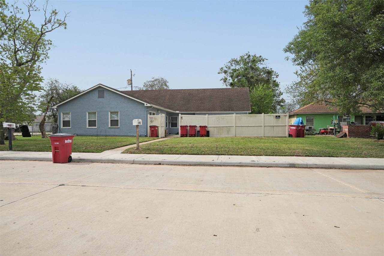1739 7th Street - Photo 1