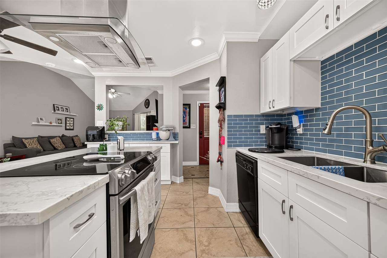 17519 Davenway Drive - Photo 1