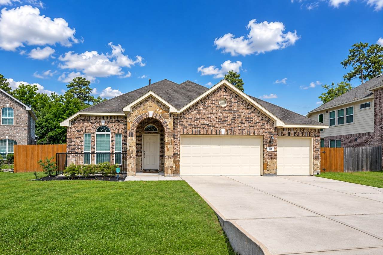 604 Linnwood Drive - Photo 1