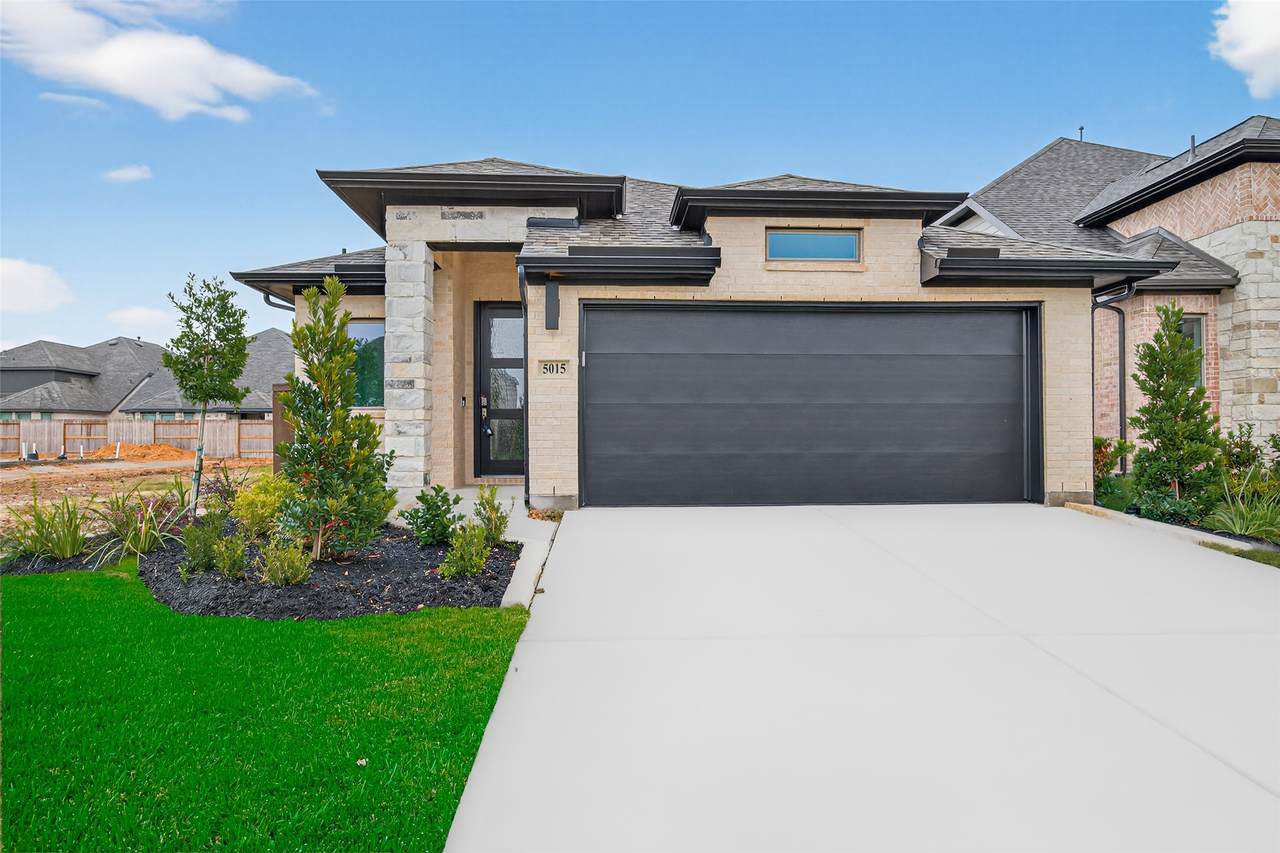 5015 Bowen Prairie Drive - Photo 1