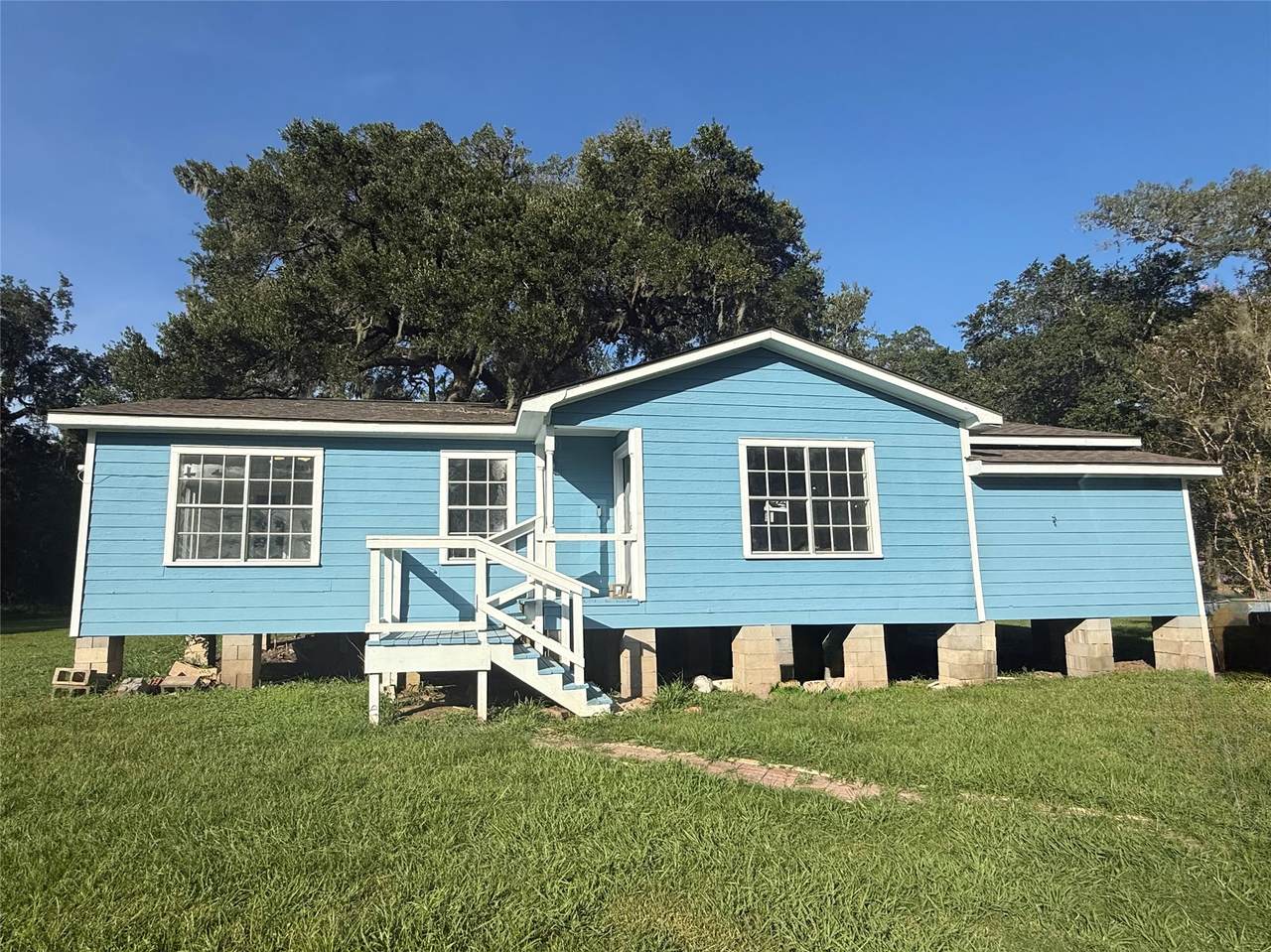 292 Manila Drive - Photo 1