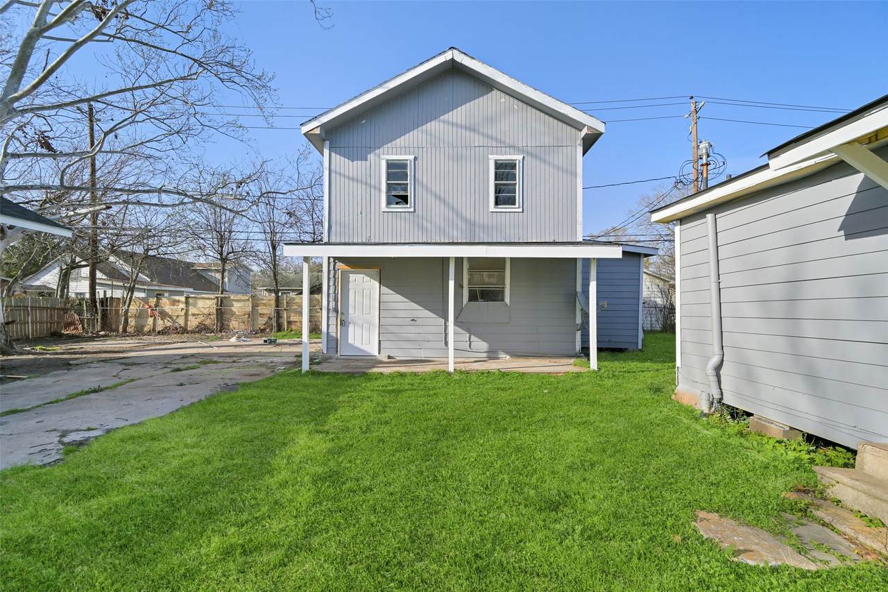1905 9th Street - Photo 1