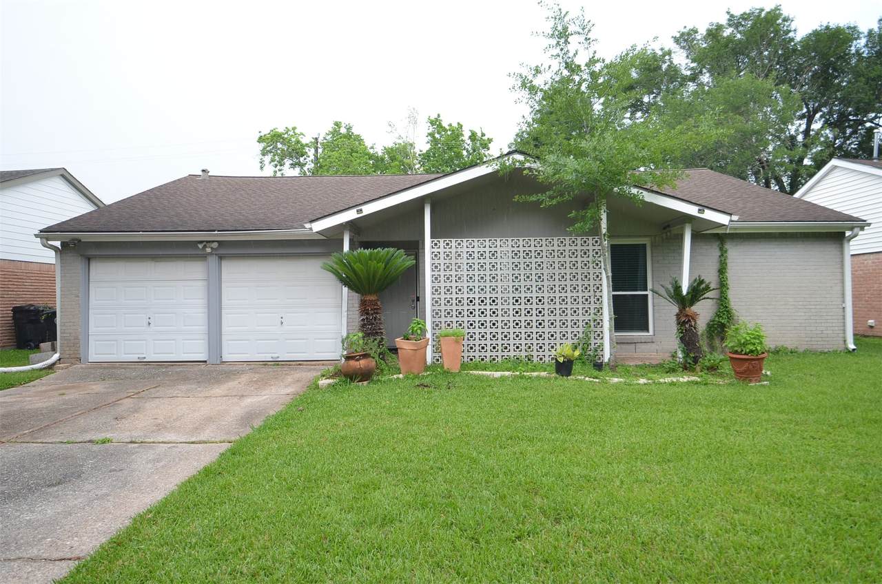 5834 Ludington Drive - Photo 1