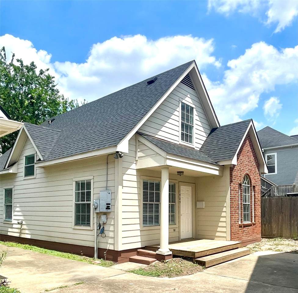 1525 Francis Street - Photo 1