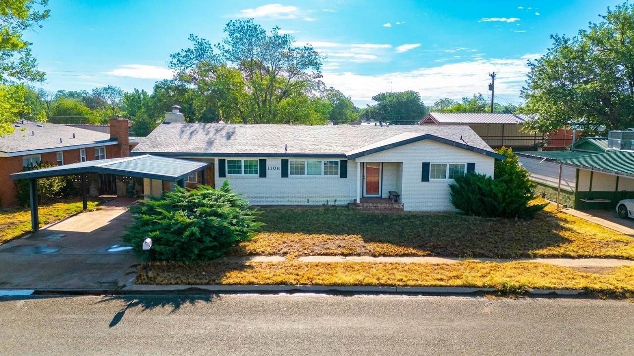 1106 Avenue F - Photo 1