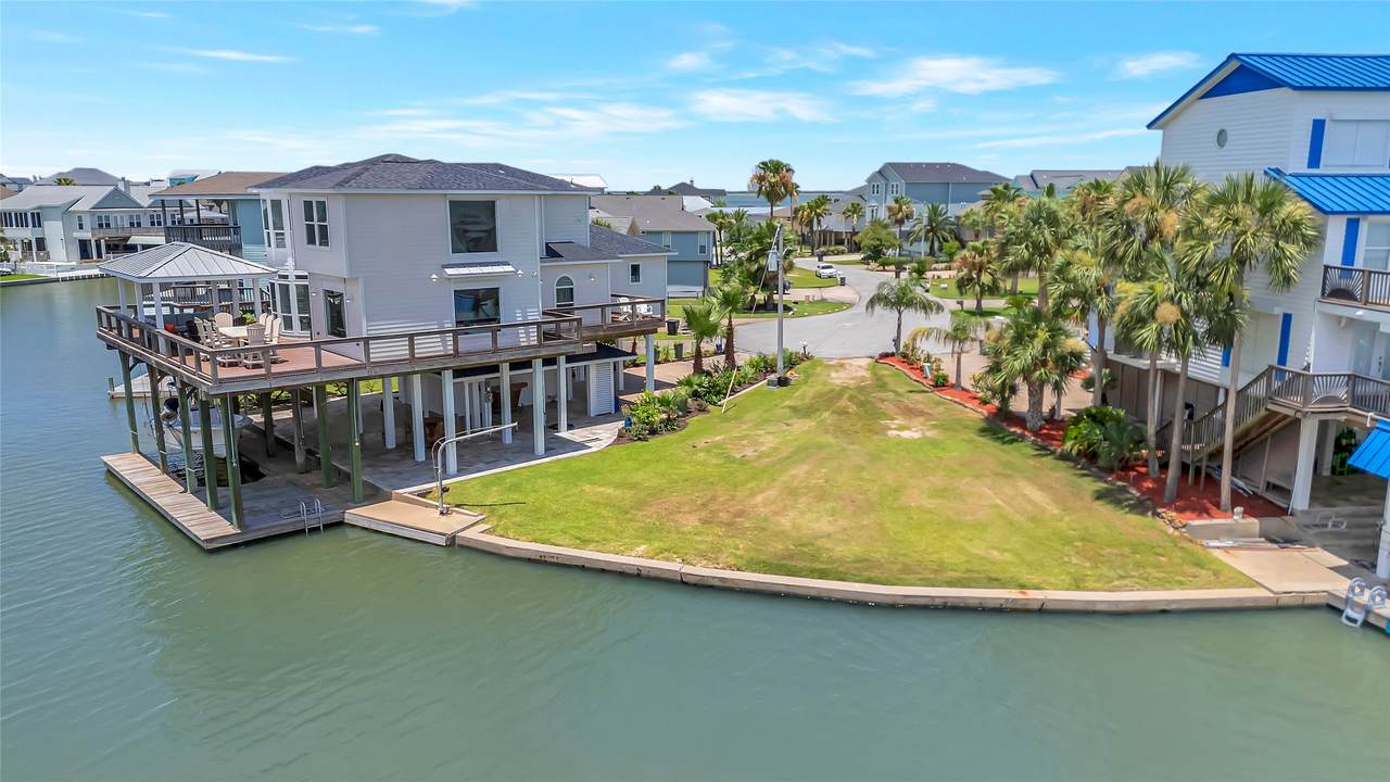 0 Outrigger - Photo 1