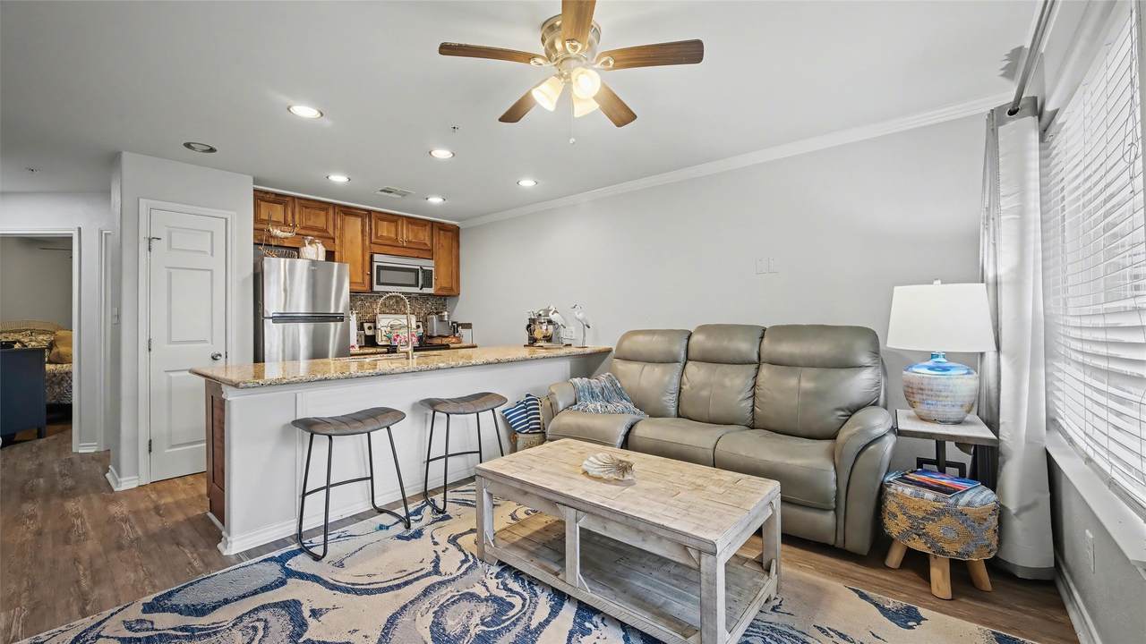 9520 Seawall Boulevard - Photo 1