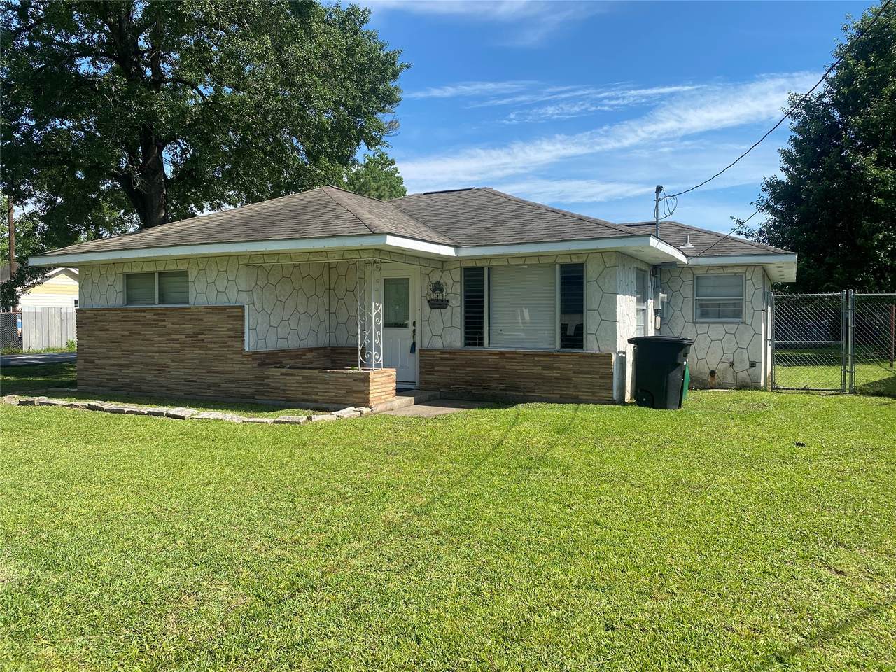 8038 Woodlyn Road - Photo 1