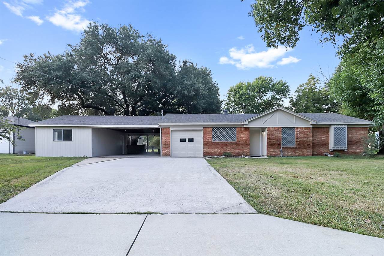 2509 Bayou Avenue - Photo 1