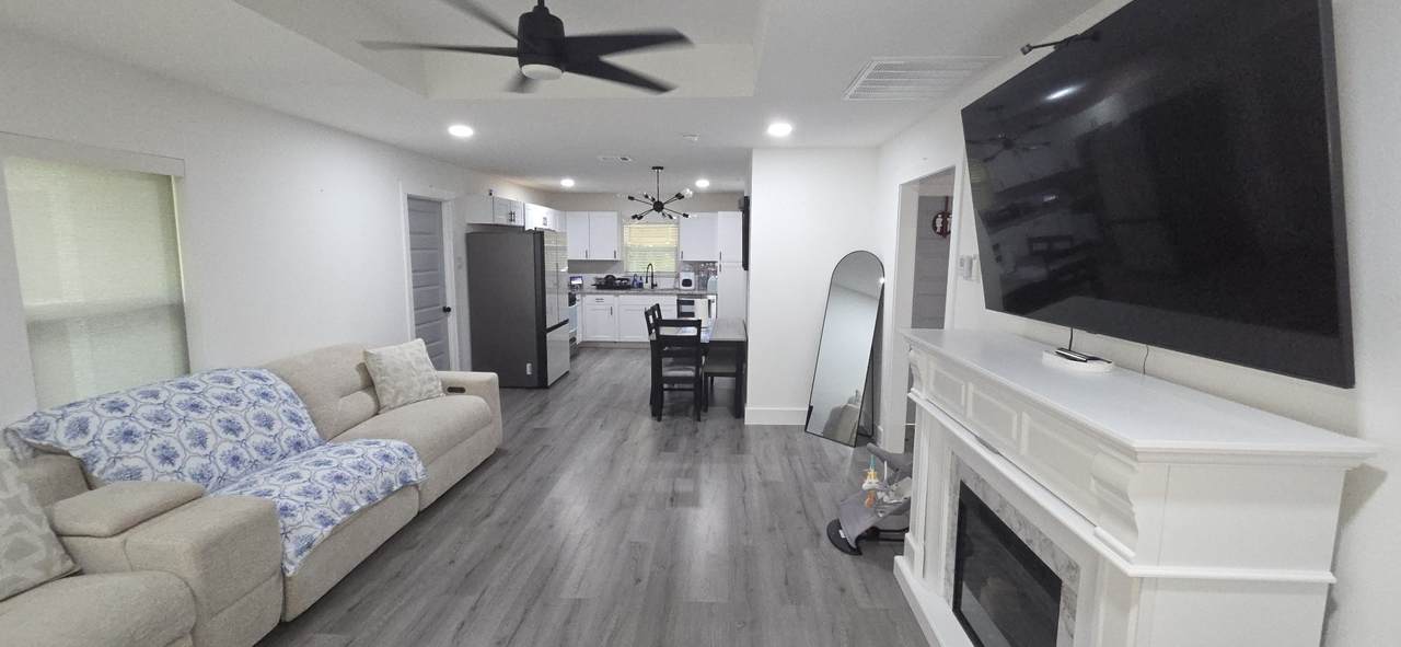 2303 Thomas Avenue - Photo 1