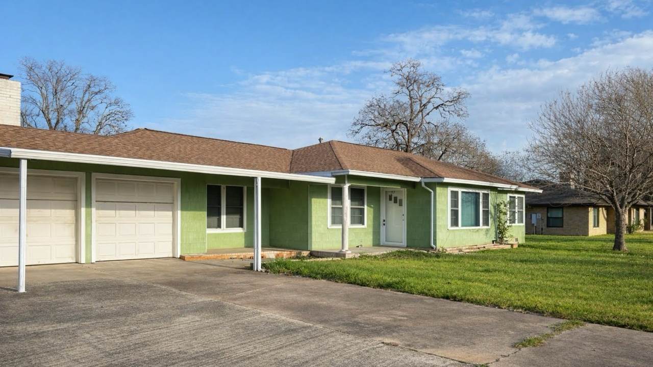 984 Monroe Street - Photo 1