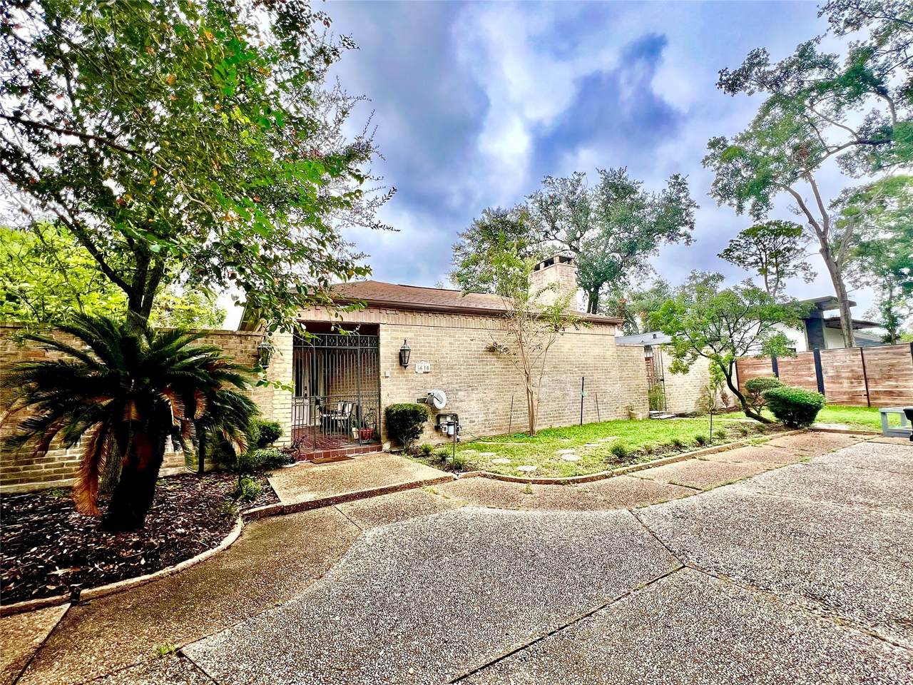 5610 Woodway Drive - Photo 1