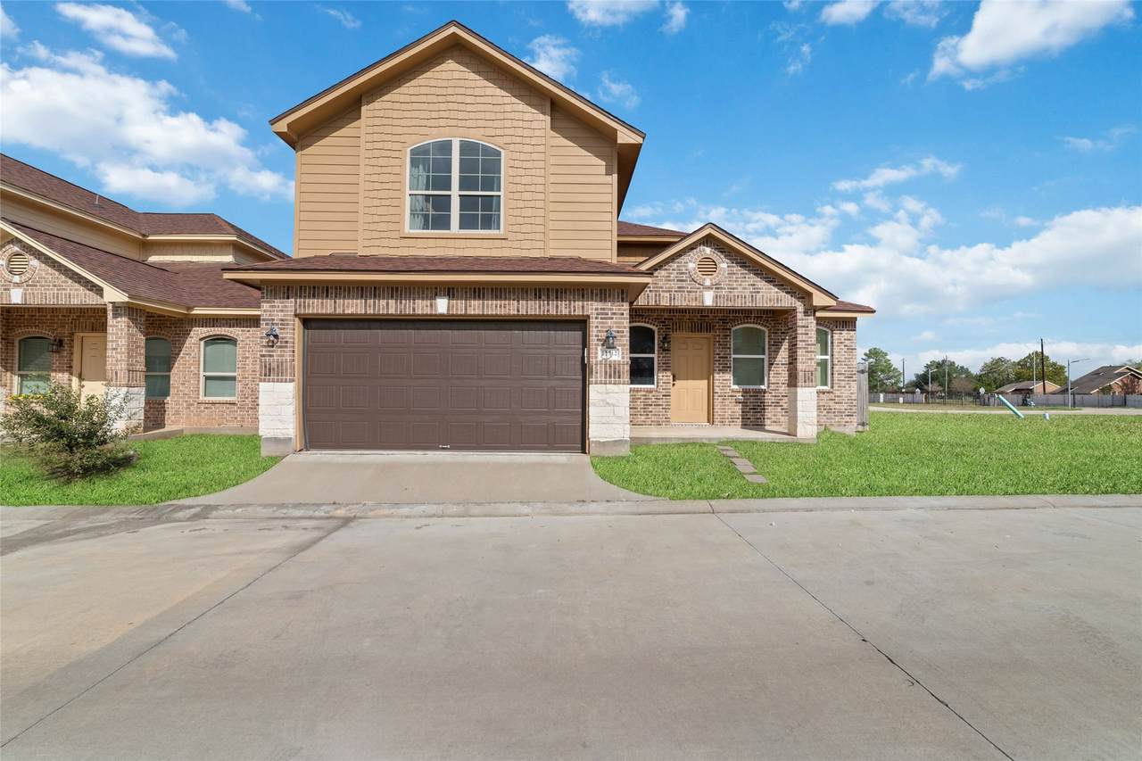 12712 Plummersville Street - Photo 1