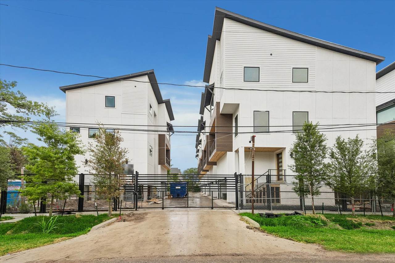 1034 17th Street - Photo 1
