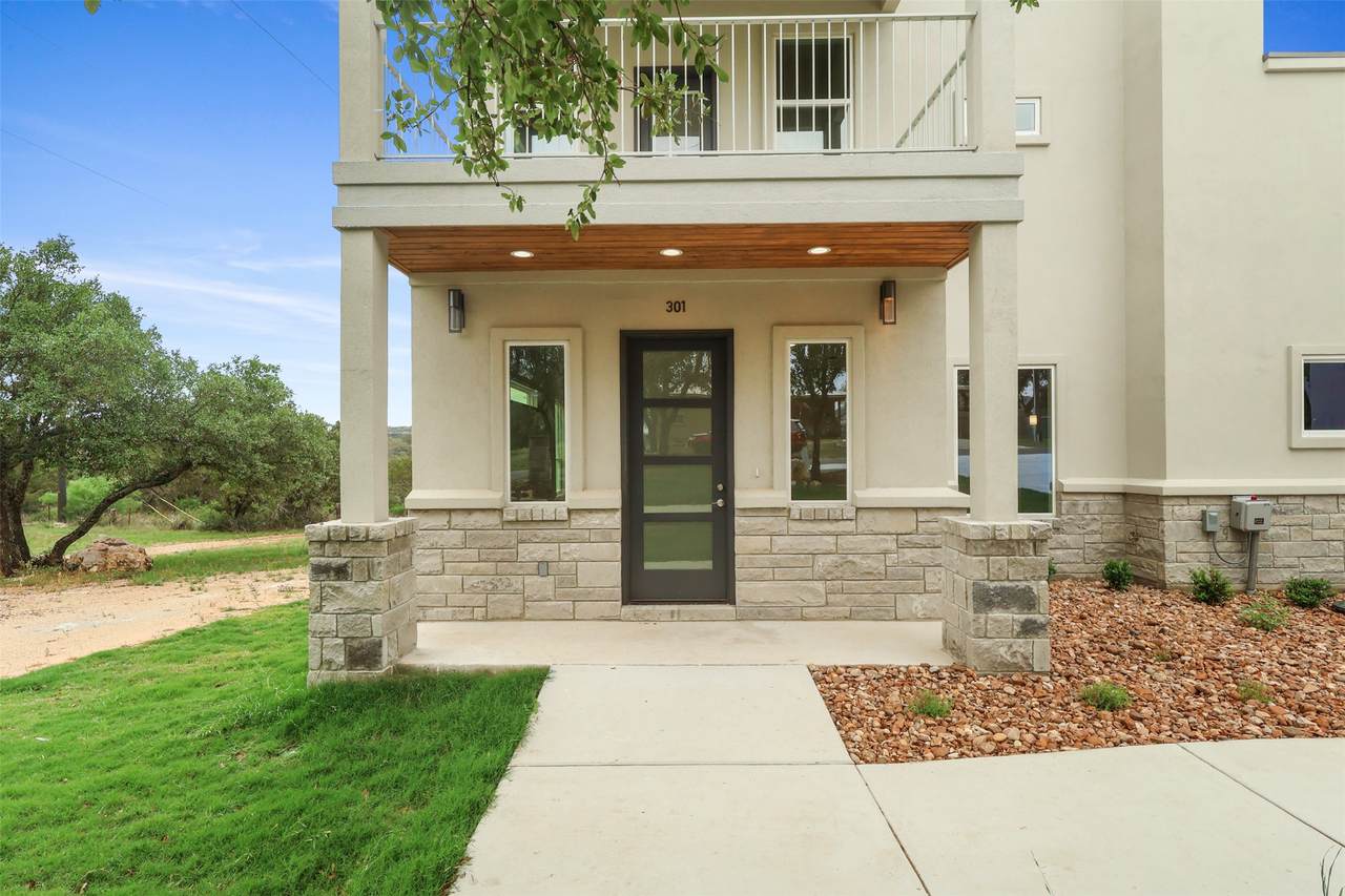 301 Knights Row - Photo 1