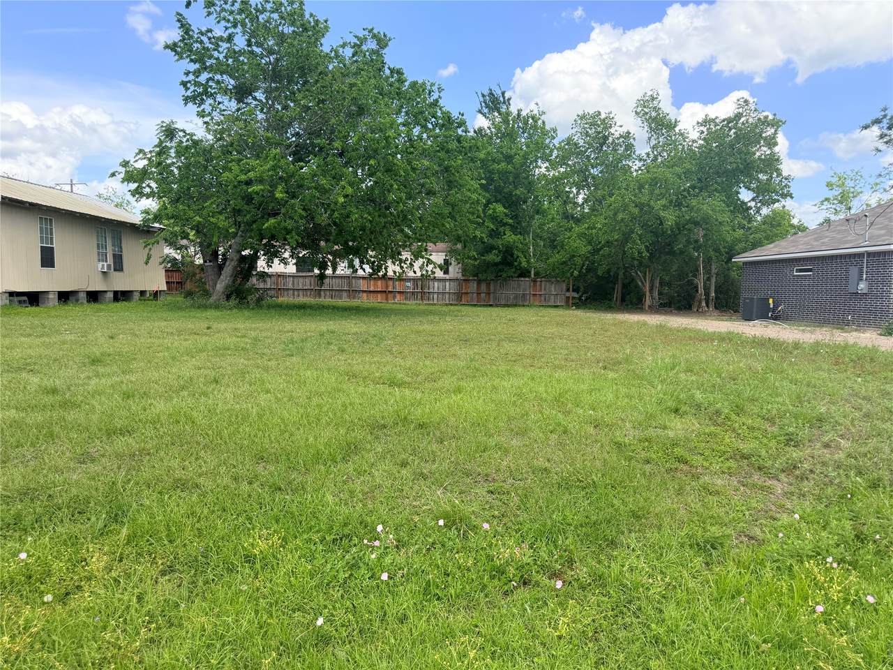 606 7th Street - Photo 1