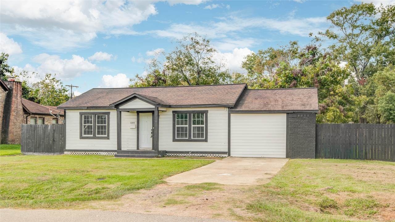 609 Hurst Street - Photo 1