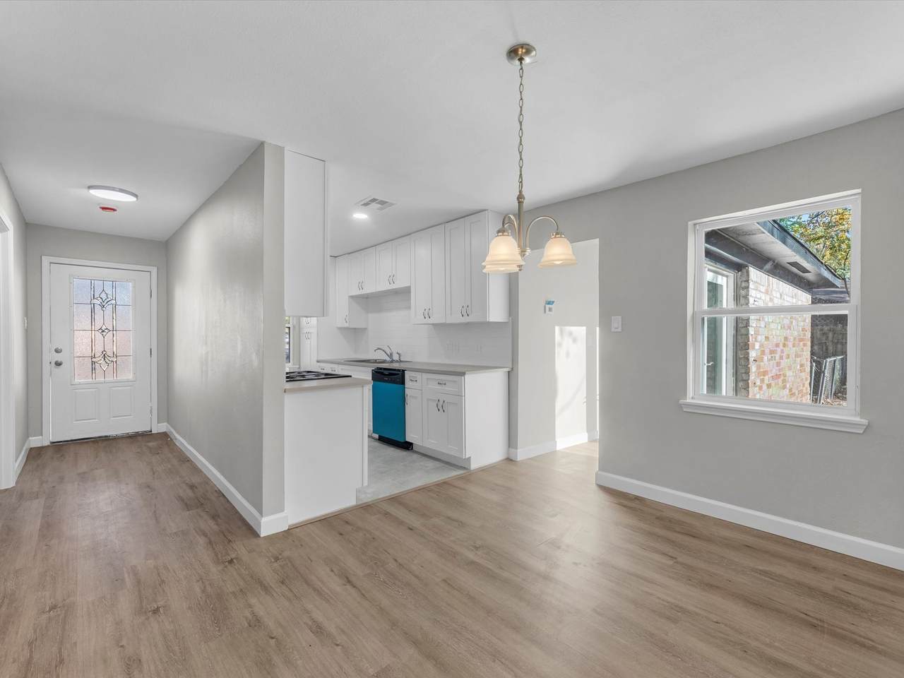 609 Debbie Lane - Photo 1