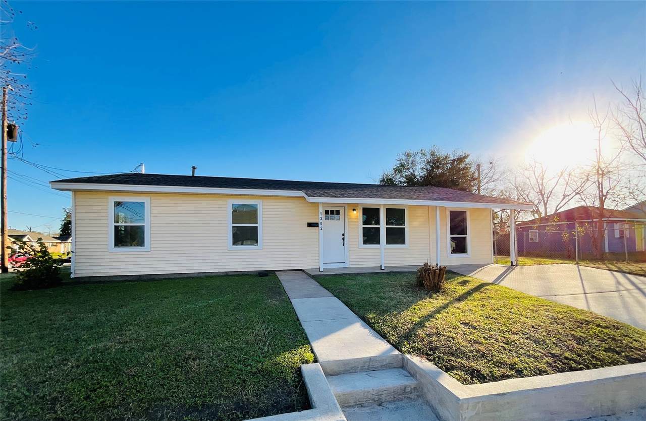 1202 Dutch Street - Photo 1
