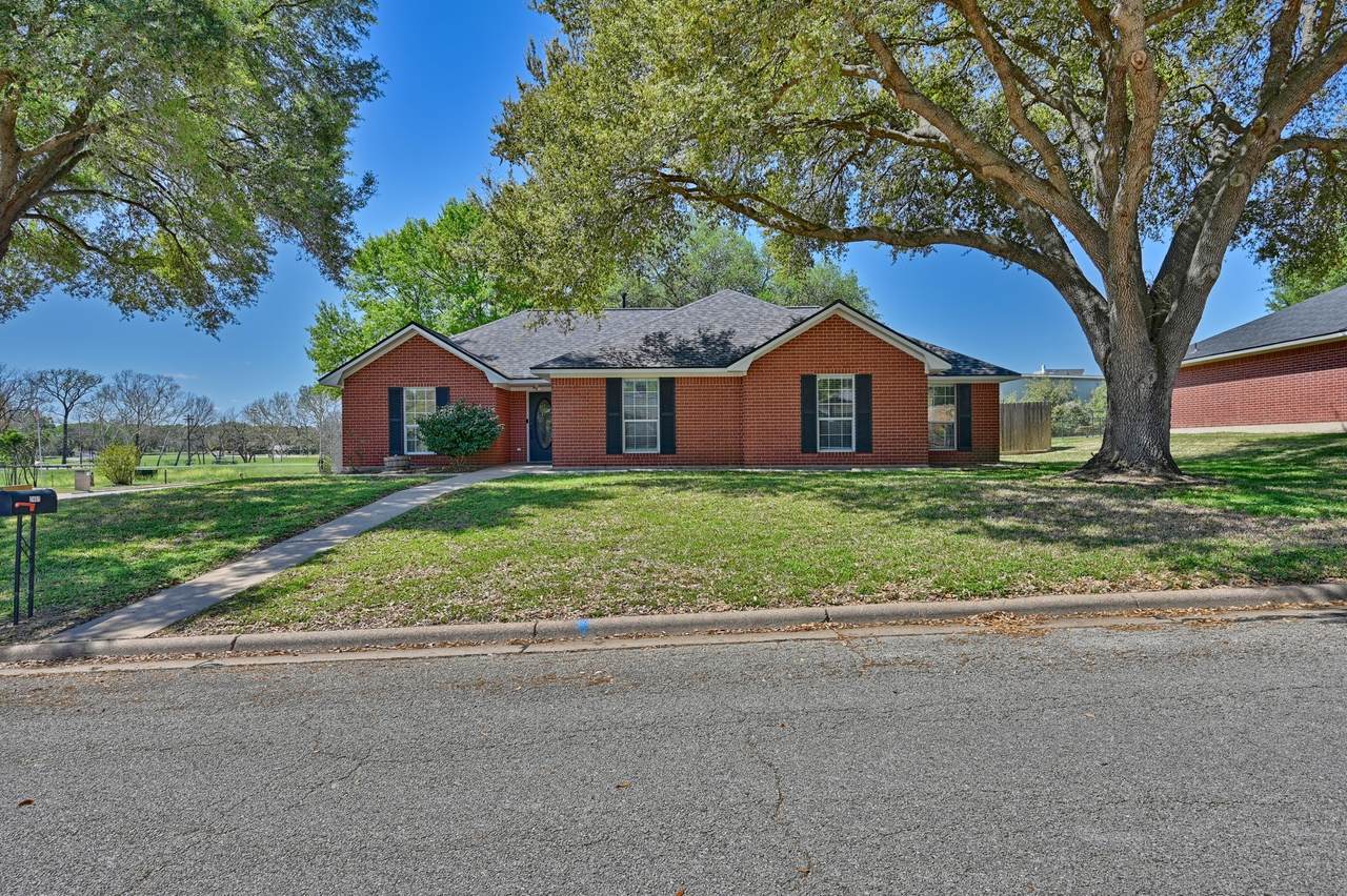 2401 Oakwood Drive - Photo 1