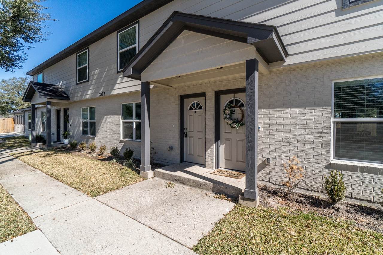 207 Poplar Street - Photo 1