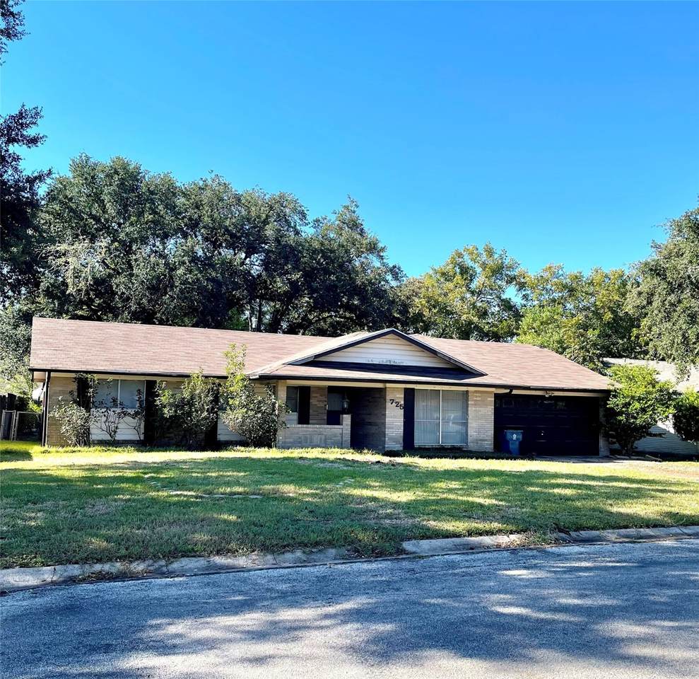 725 Westwood Drive - Photo 1