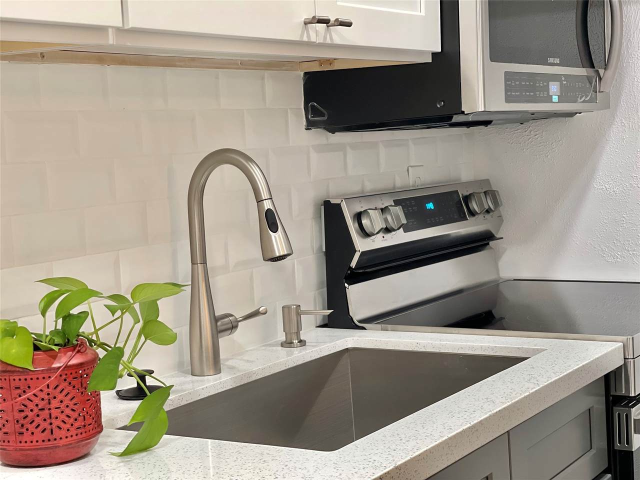 3400 Timmons Lane - Photo 1