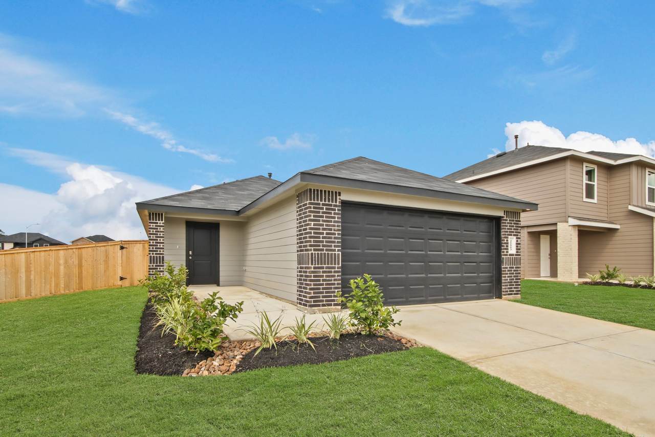 40803 Hawthorne Glades Street - Photo 1