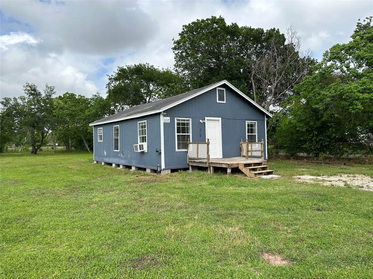 626 7th Street - Photo 1
