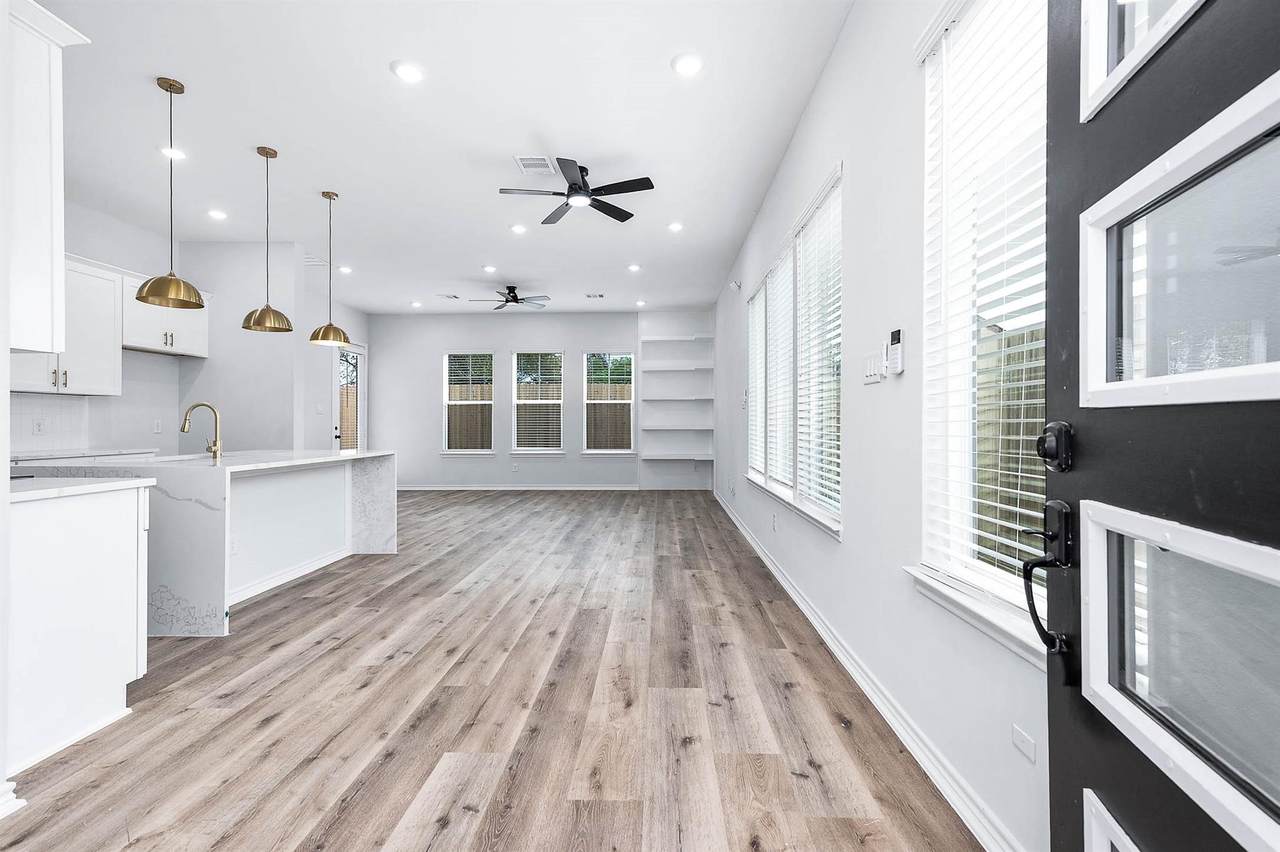 2716 Spence Street - Photo 1