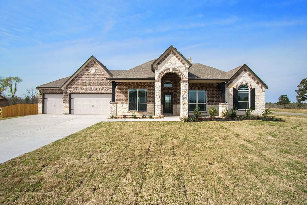 13637 Armstrong - Photo 1