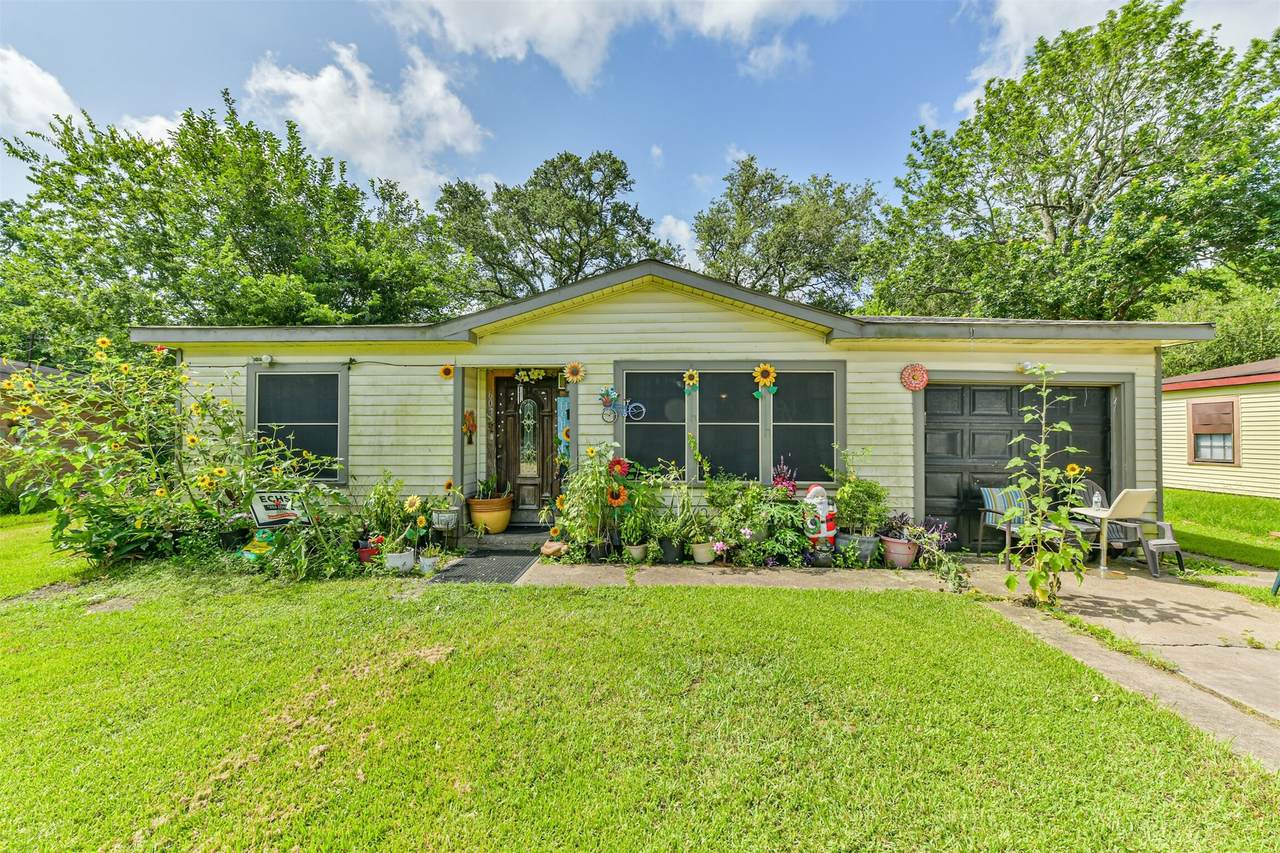 607 Honeysuckle Drive - Photo 1