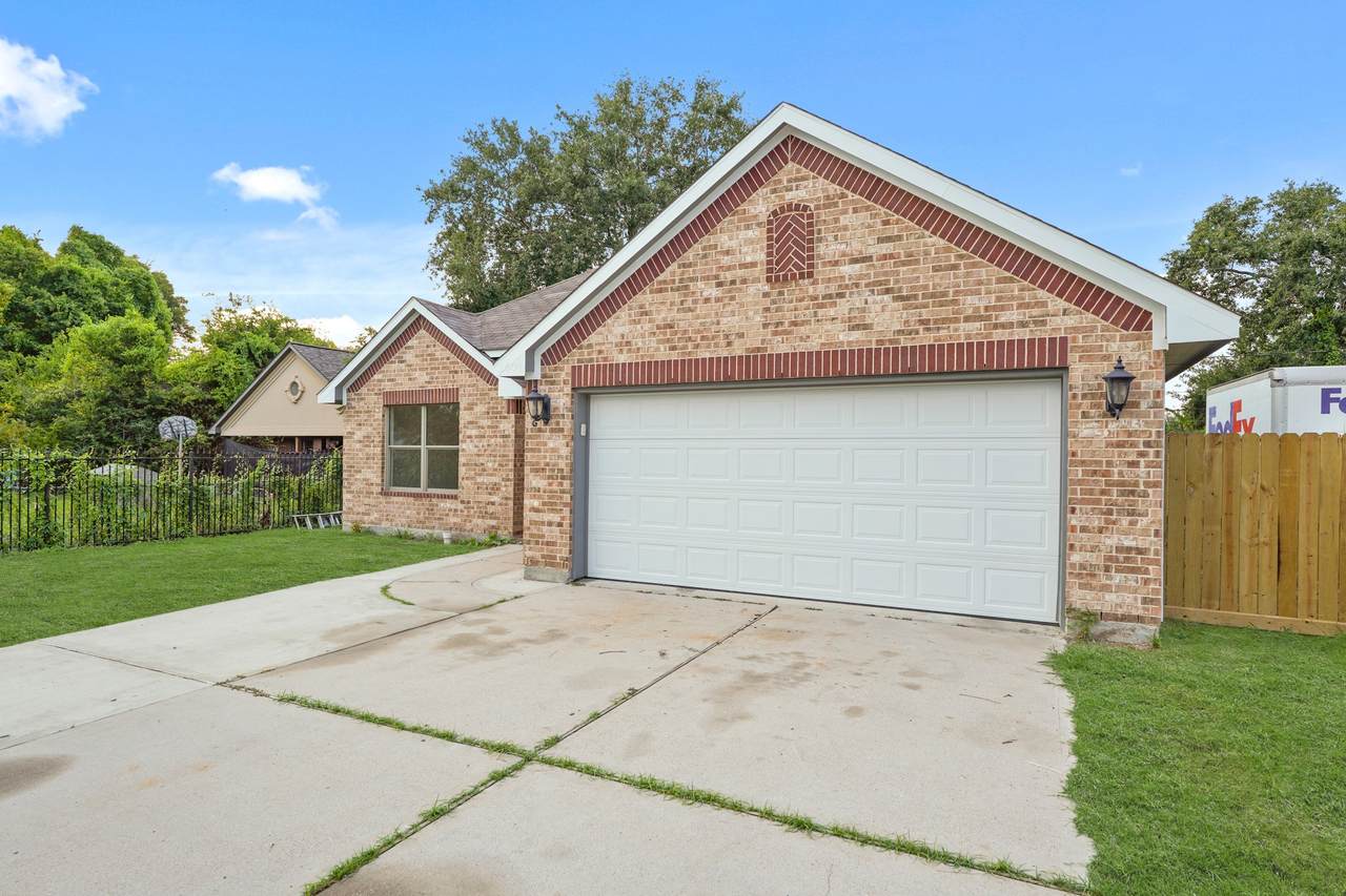 2604 Areba Street - Photo 1