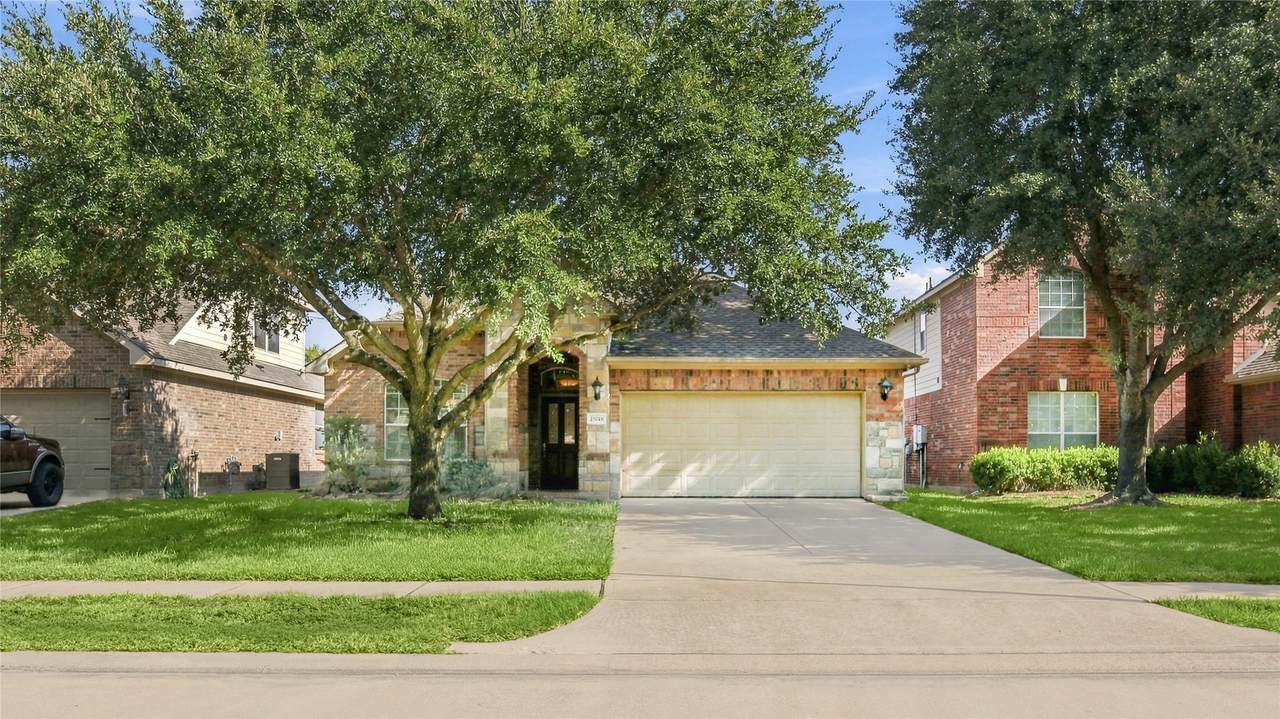 25018 Lakecrest Manor Drive - Photo 1