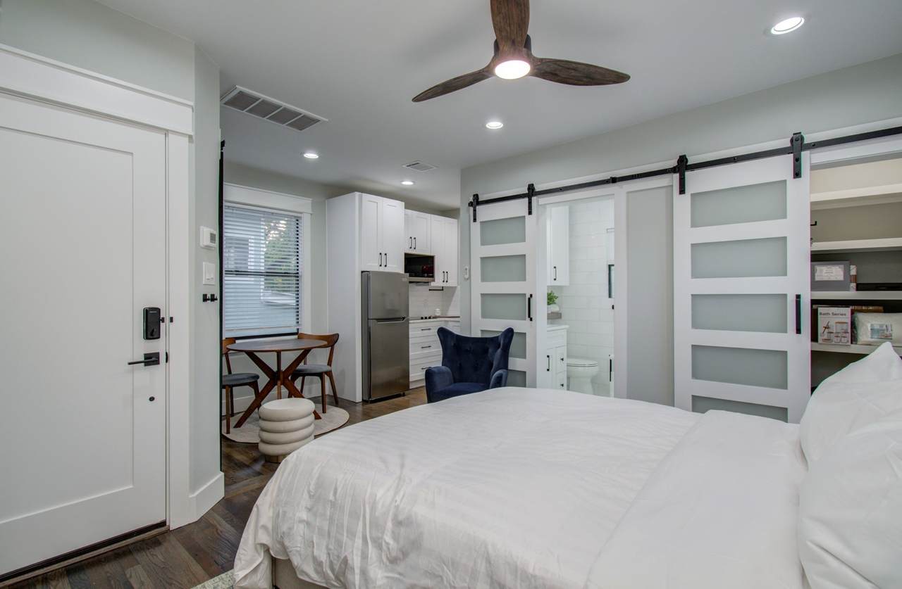 1318 Cleburne Street - Photo 1