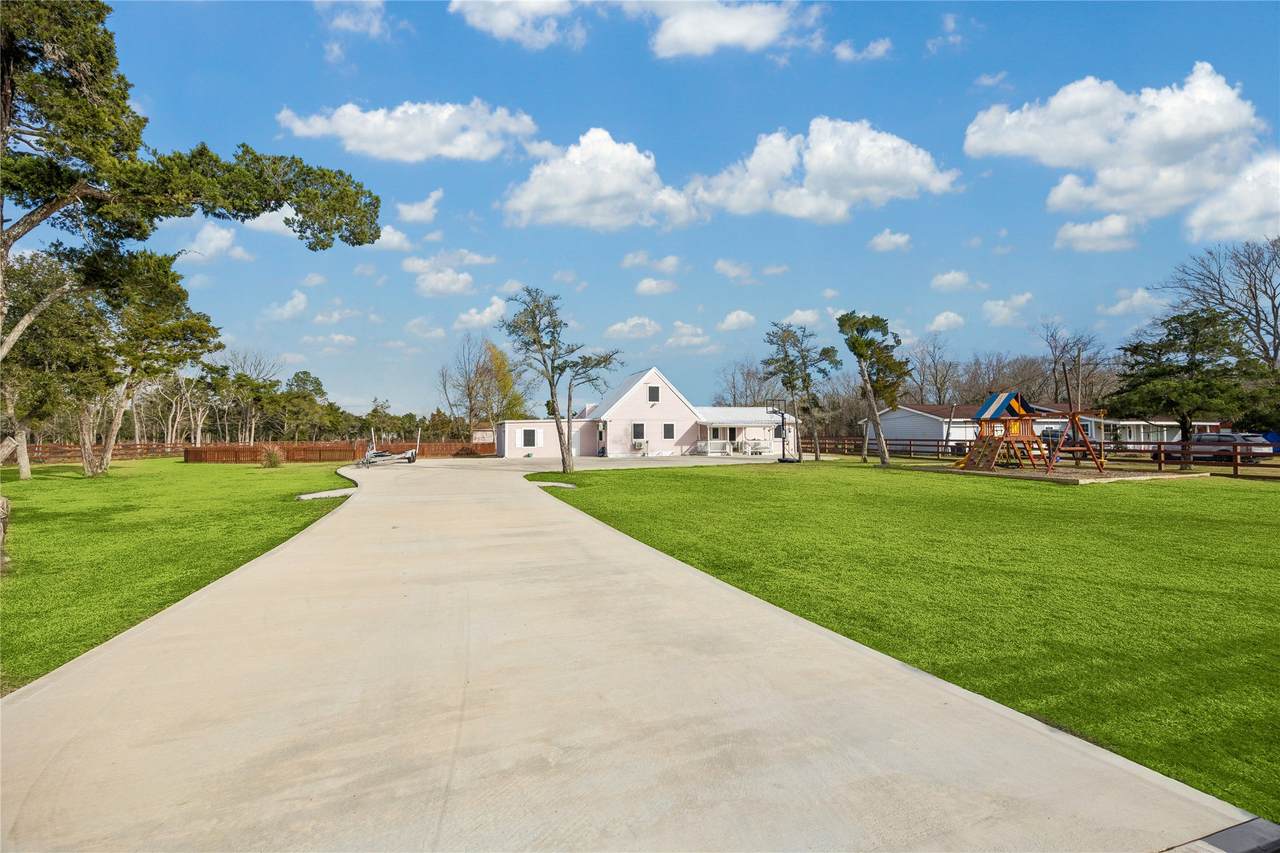 5815 Avenue G 1/2 - Photo 1