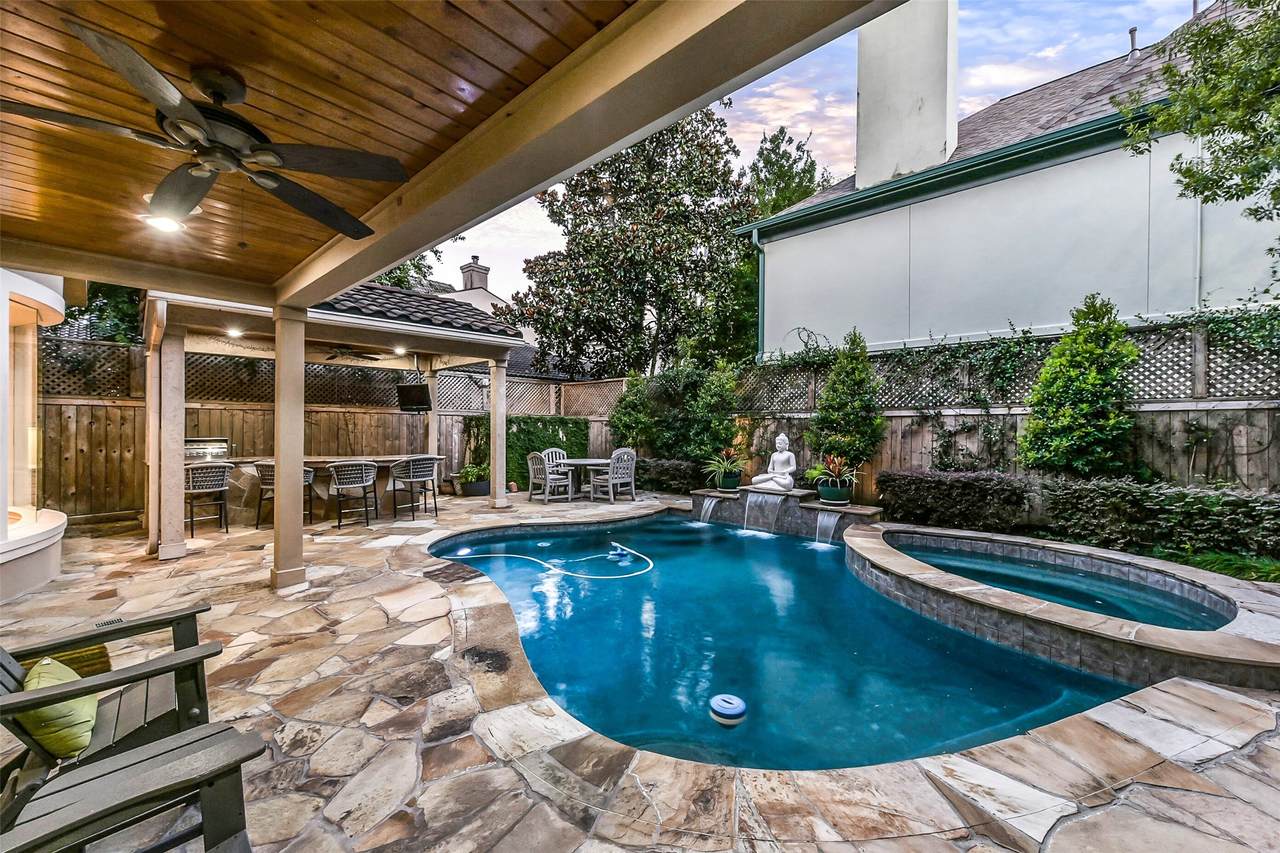 52 Briar Hollow Lane - Photo 1