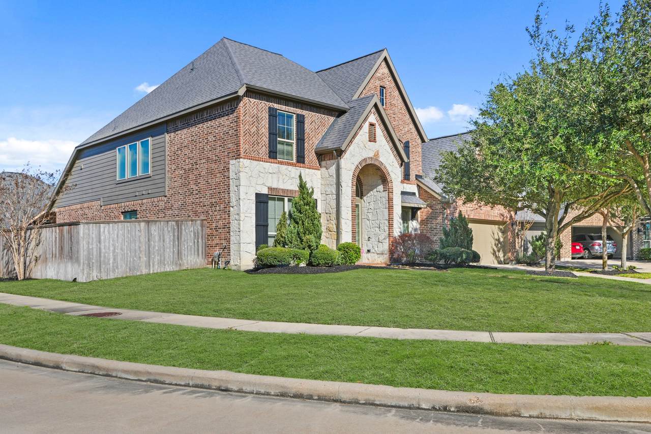 2523 Crossvine Drive - Photo 1