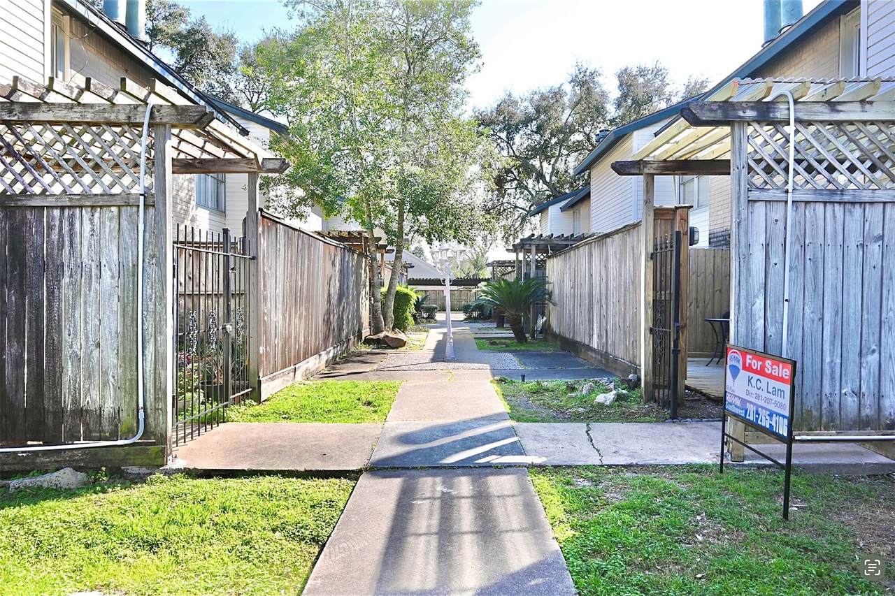 7918 Prestwood Dr - Photo 1