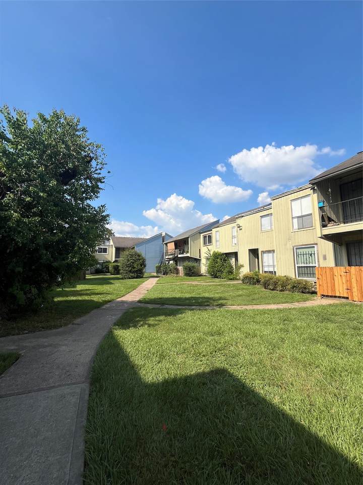 5625 Antoine Drive - Photo 1