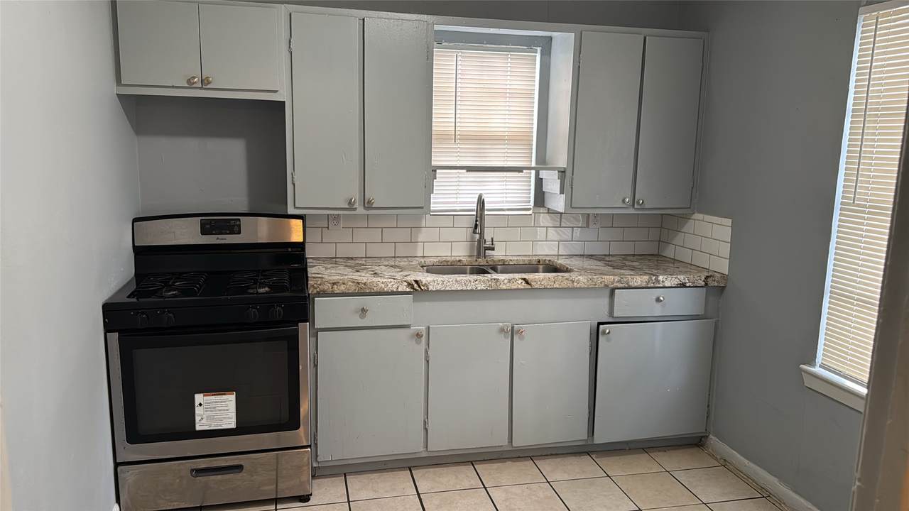 1012 Ann Street - Photo 1